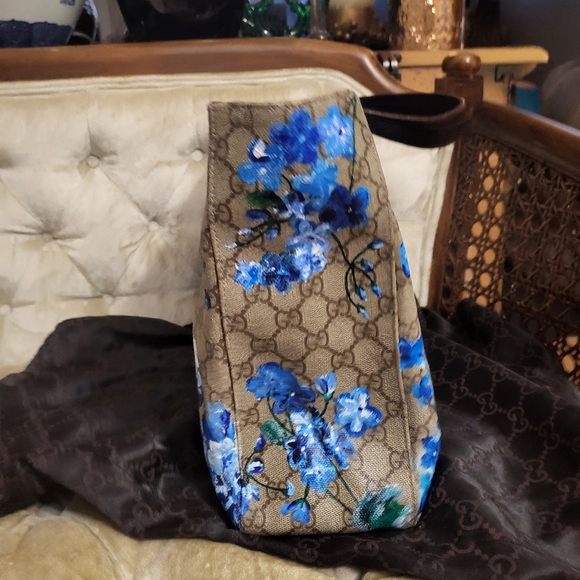 (SOLD)Authentic Gucci Tote bag - Picture 3 of 12
